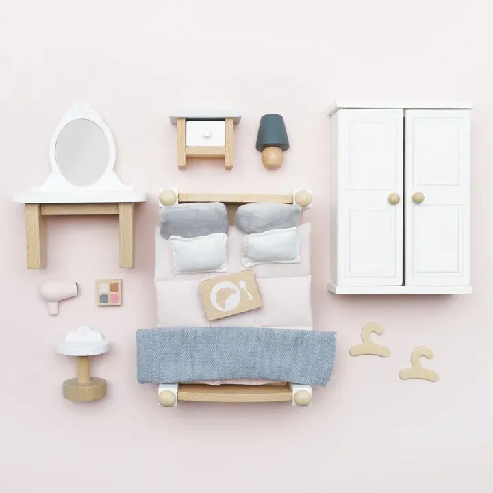 Daisylane Master Bedroom Set
