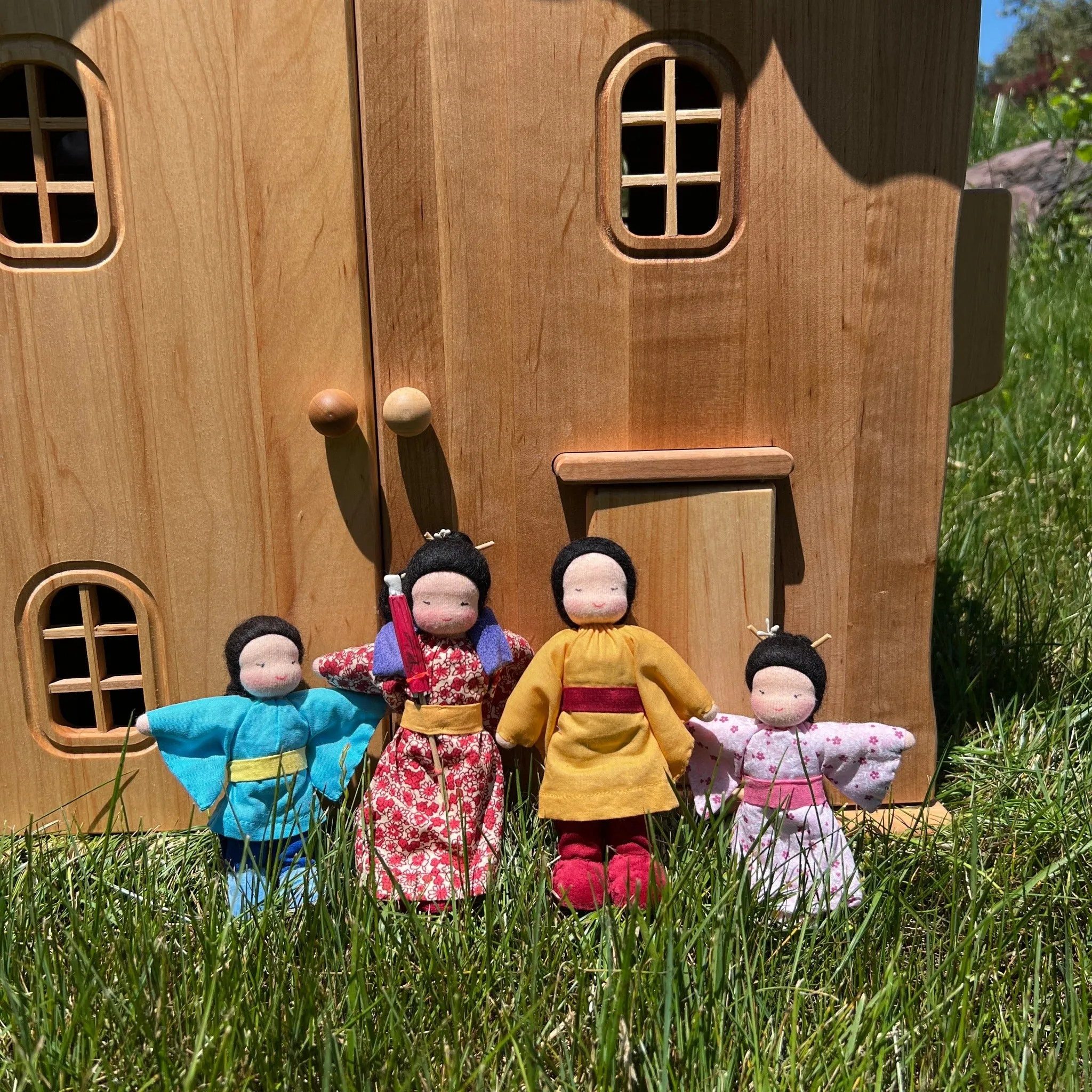 Dollhouse Asian Family and their family members